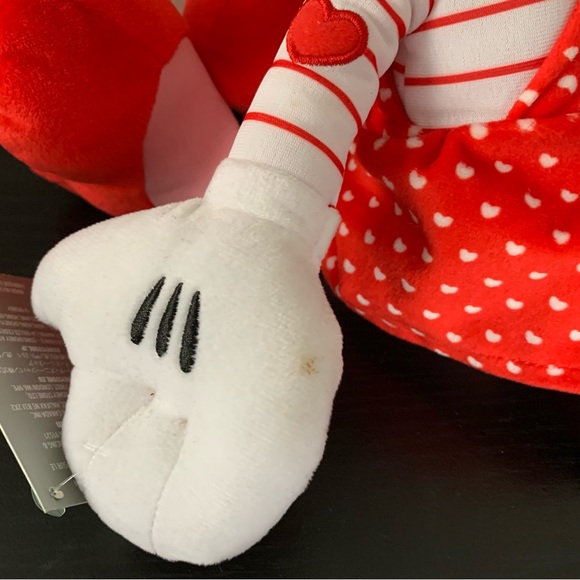 Disney’s Mickey and Minnie Valentine’s Day Plushies - Picture 7 of 9